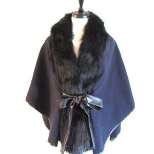 DESIGNER LAUNDRY BY SHELLI SEGAL BLACK FUAX FUR COLLAR TIE FAUX LEATHER CAPE